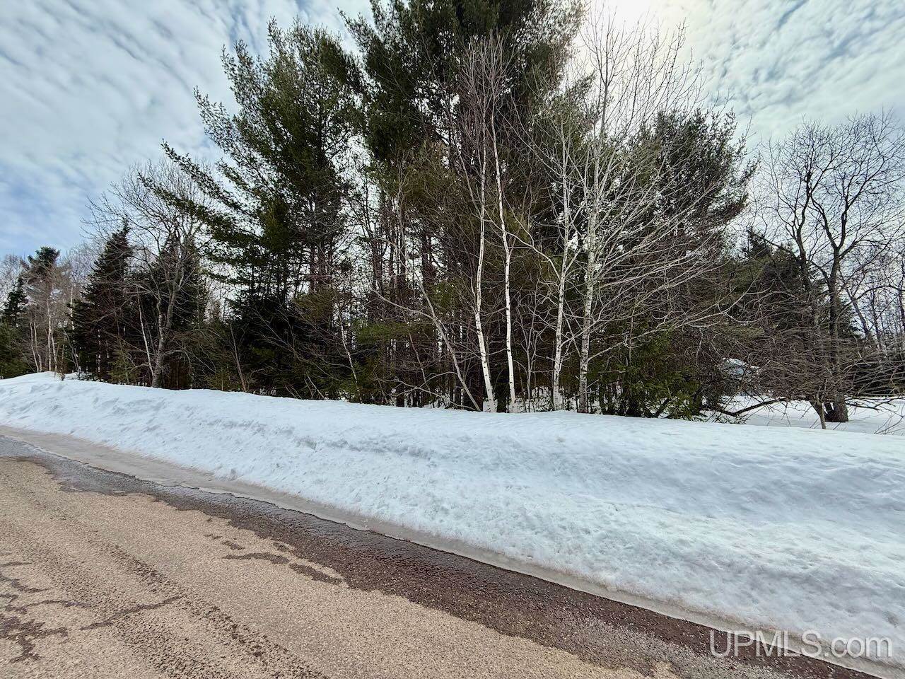 1071 & 1075 Highland Drive, Ishpeming, MI 49849