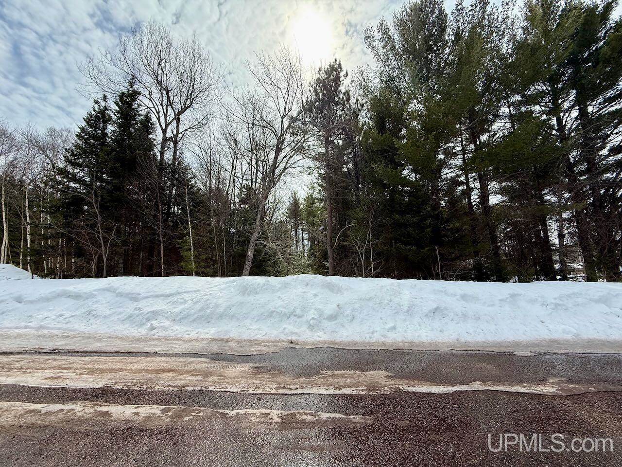 1071 & 1075 Highland Drive, Ishpeming, MI 49849