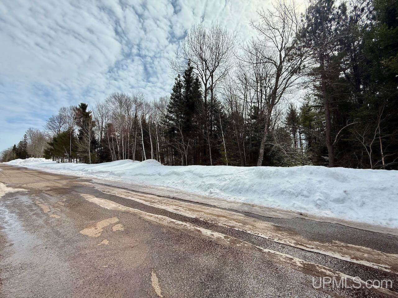 1071 & 1075 Highland Drive, Ishpeming, MI 49849