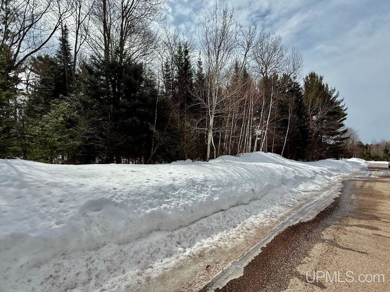 1071 & 1075 Highland Drive, Ishpeming, MI 49849
