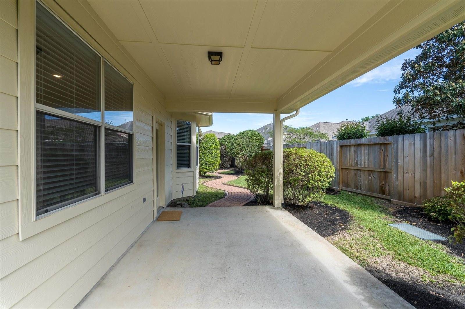 8722 Iris Arbor Lane, Houston, TX 77095