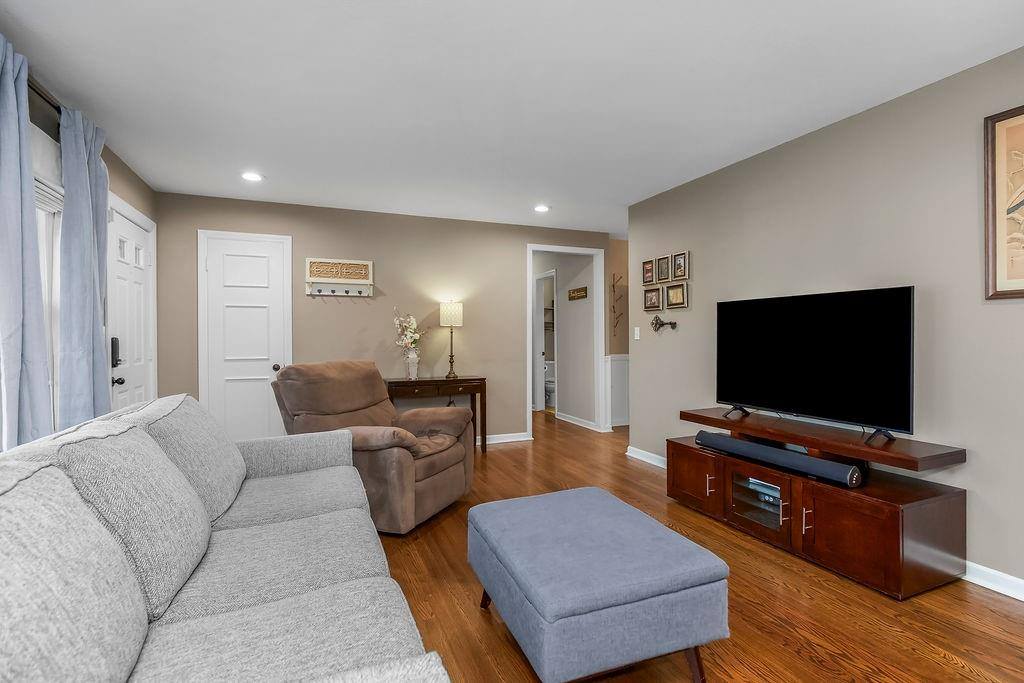 7522 Hardy Street, Overland Park, KS 66204