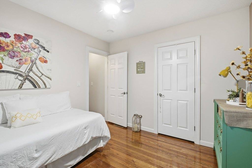 70 Norman St, Springfield, MA 01104