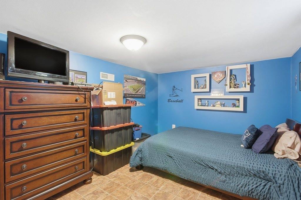 70 Norman St, Springfield, MA 01104