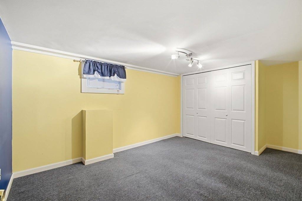 70 Norman St, Springfield, MA 01104