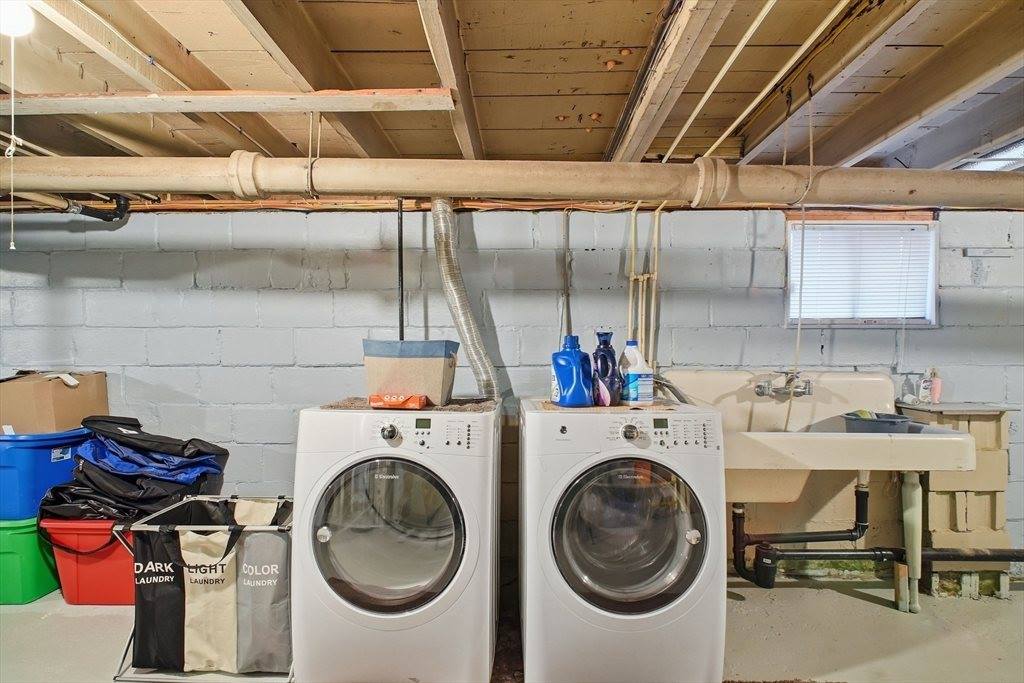 70 Norman St, Springfield, MA 01104