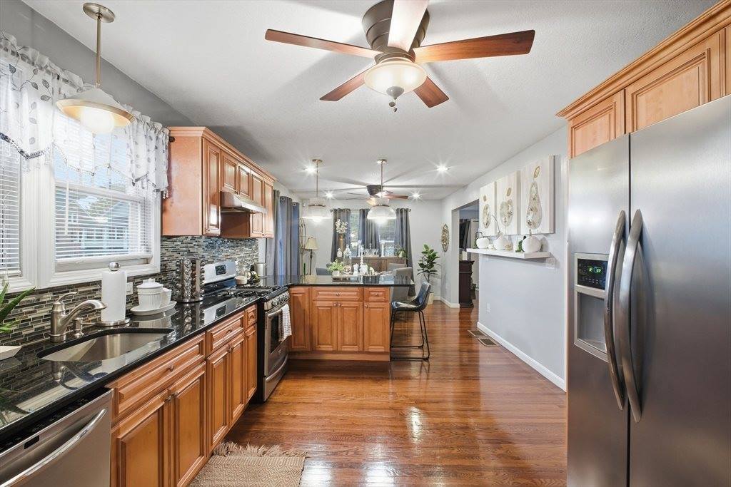 70 Norman St, Springfield, MA 01104