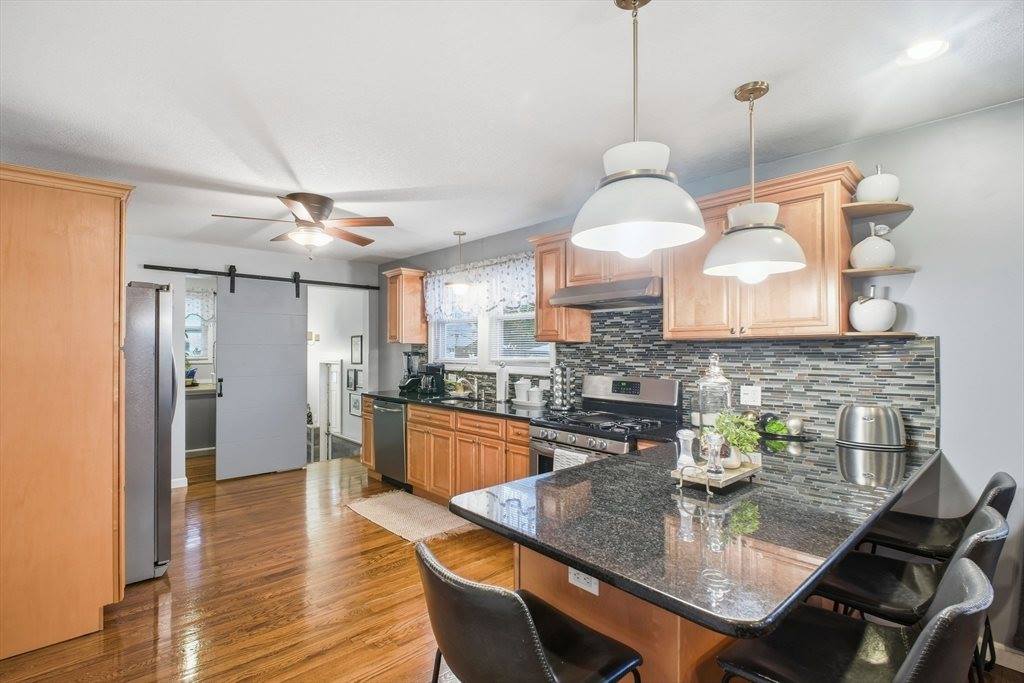 70 Norman St, Springfield, MA 01104