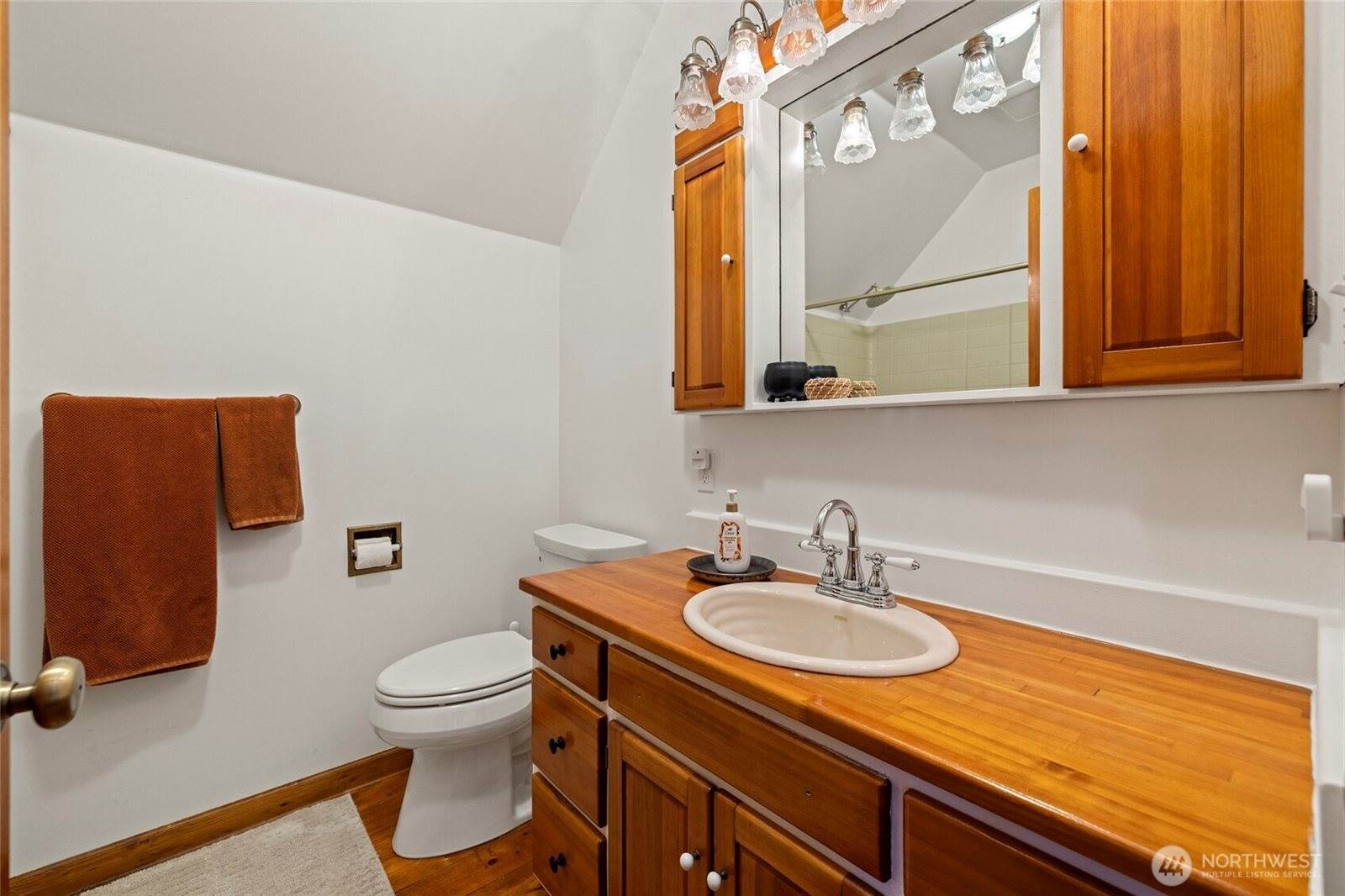 625 East Hazel Avenue, Burlington, WA 98233