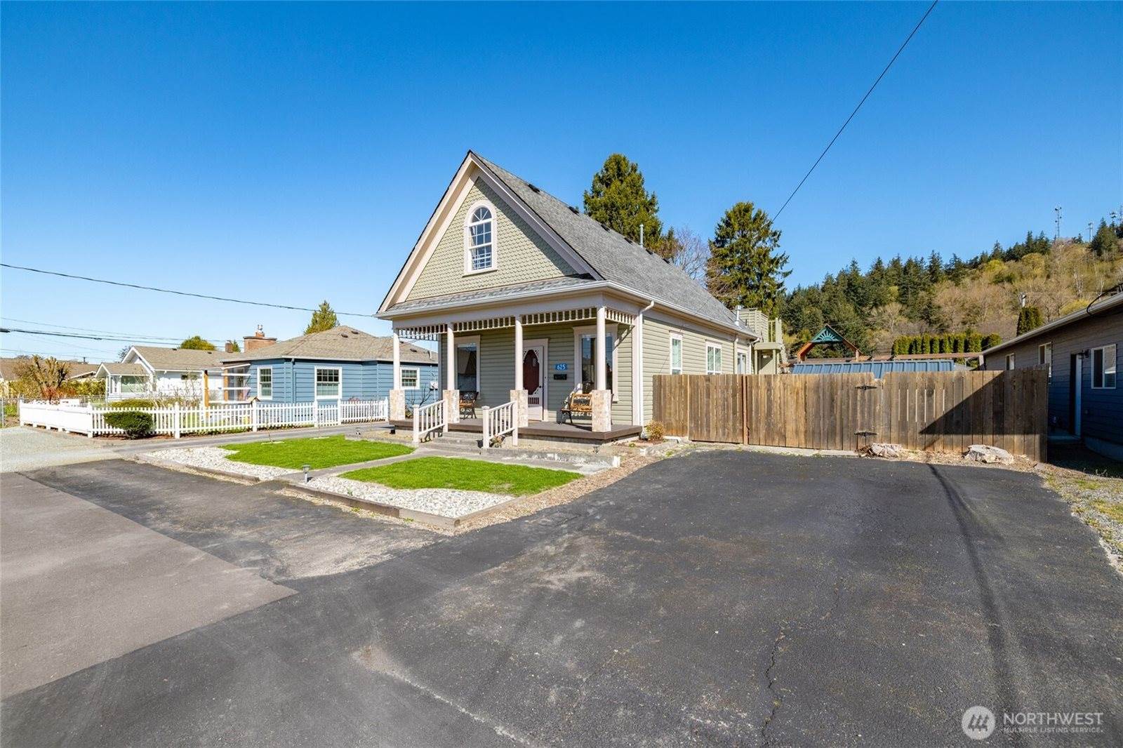625 East Hazel Avenue, Burlington, WA 98233