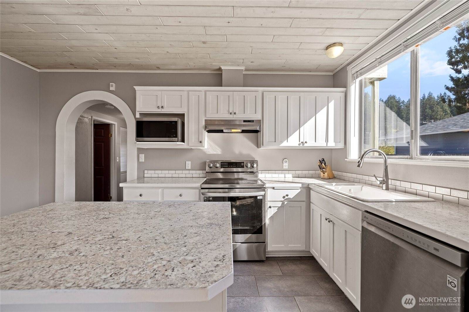 625 East Hazel Avenue, Burlington, WA 98233