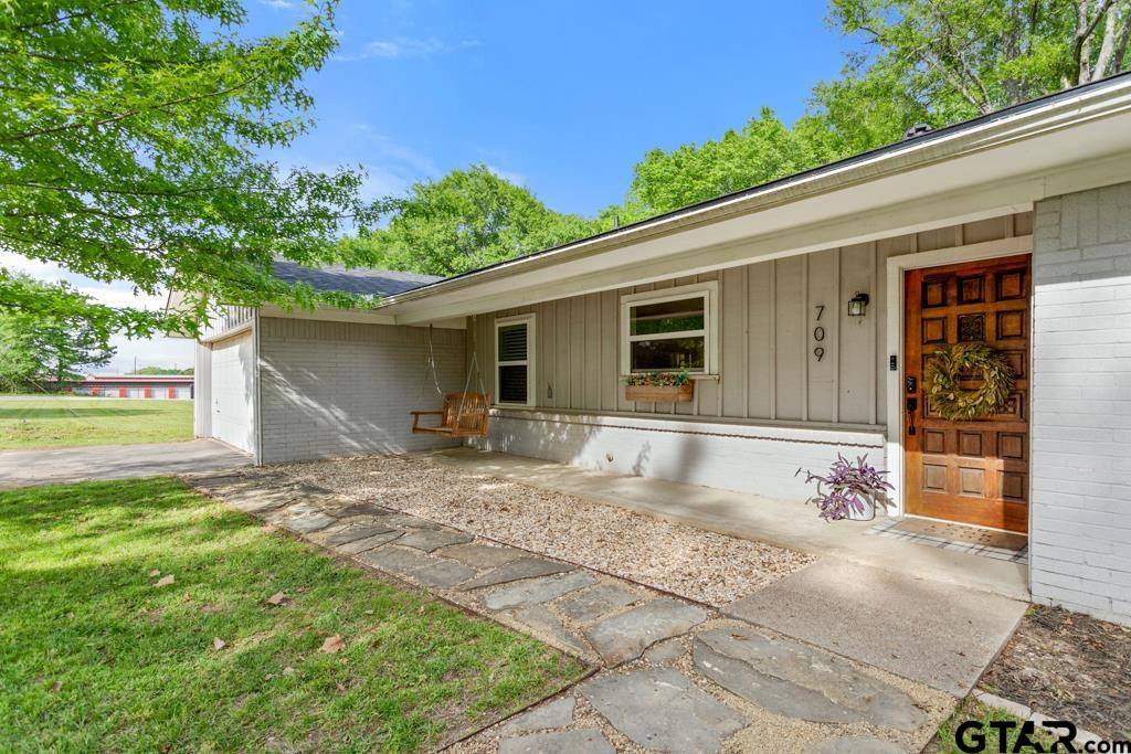 709 N GEORGIA St, Lindale, TX 75771