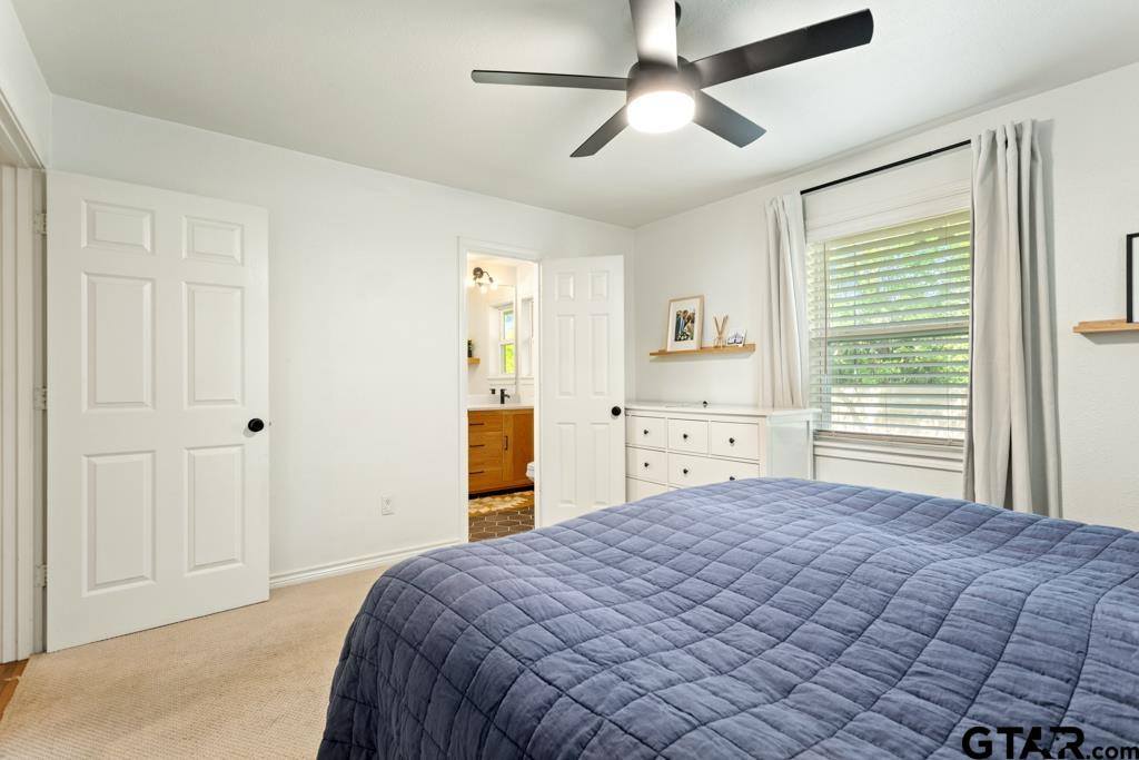 709 N GEORGIA St, Lindale, TX 75771