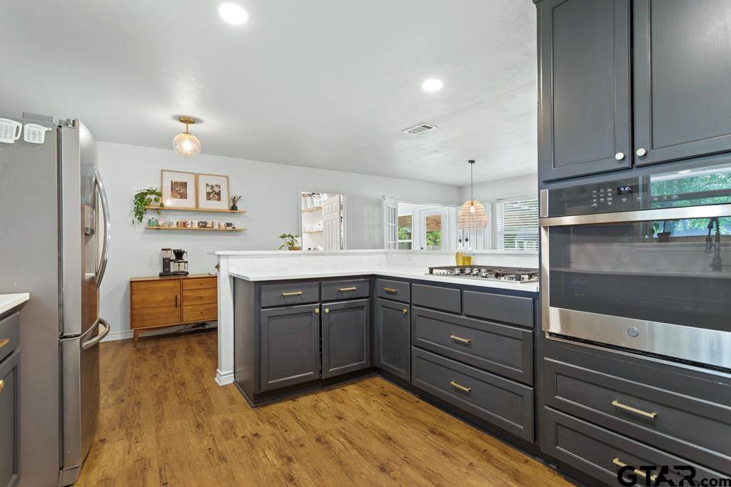 709 N GEORGIA St, Lindale, TX 75771