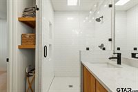 709 N GEORGIA St, Lindale, TX 75771