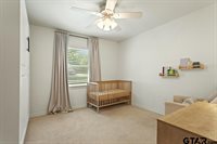 709 N GEORGIA St, Lindale, TX 75771