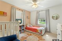 709 N GEORGIA St, Lindale, TX 75771