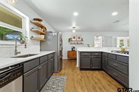709 N GEORGIA St, Lindale, TX 75771