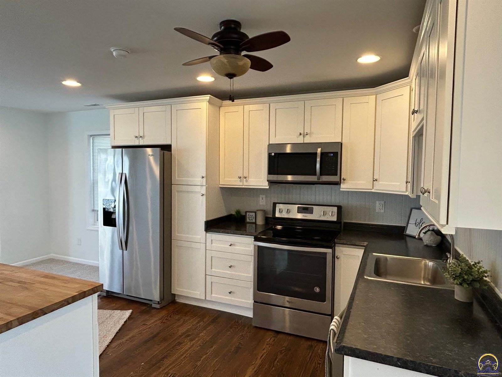 3805 SW 12th ST, Topeka, KS 66604