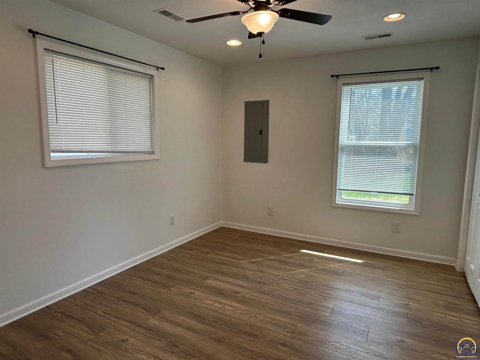 3805 SW 12th ST, Topeka, KS 66604