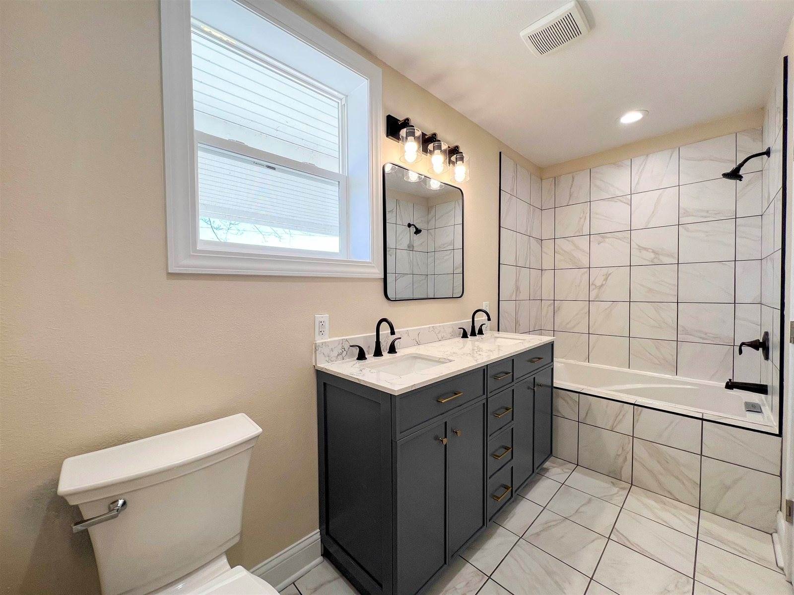 1222 South 7th, Prairie Du Chien, WI 53821
