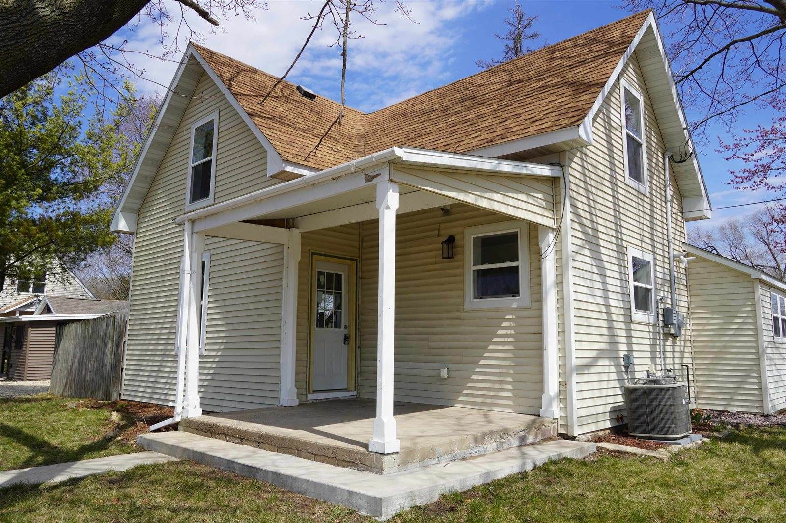 1222 South 7th, Prairie Du Chien, WI 53821