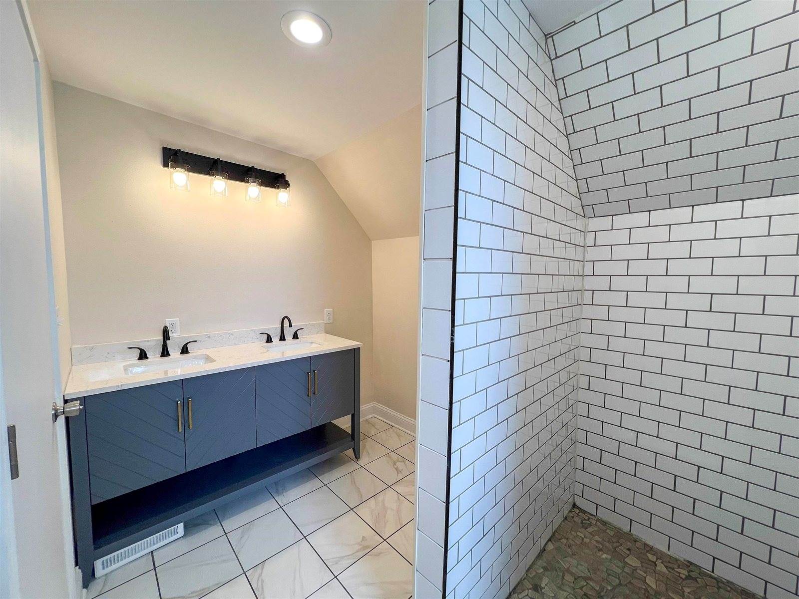 1222 South 7th, Prairie Du Chien, WI 53821