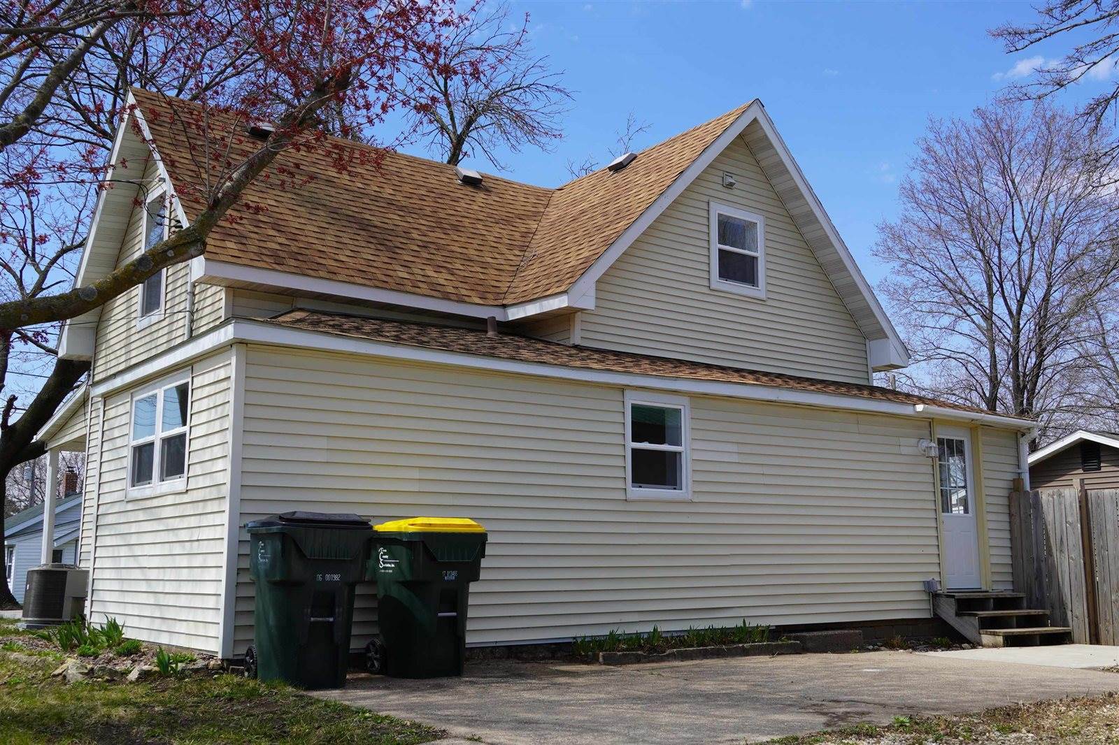 1222 South 7th, Prairie Du Chien, WI 53821