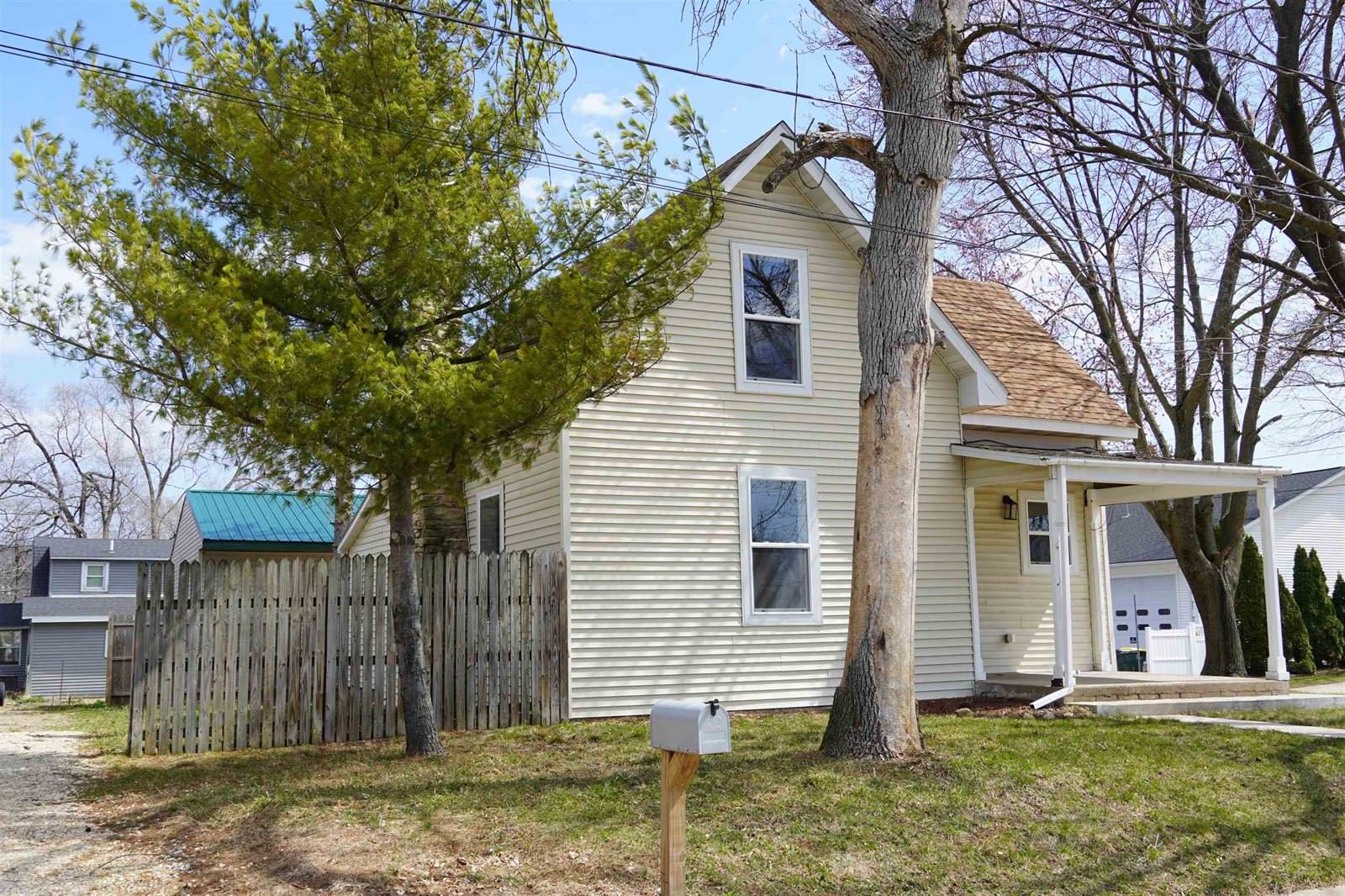 1222 South 7th, Prairie Du Chien, WI 53821
