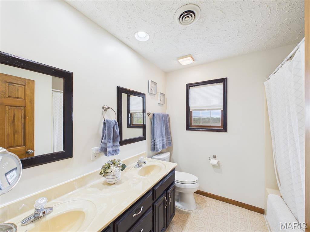 17065 Lemming Lane, Saint Robert, MO 65584