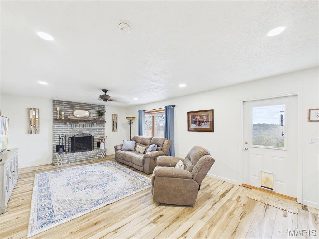 17065 Lemming Lane, Saint Robert, MO 65584