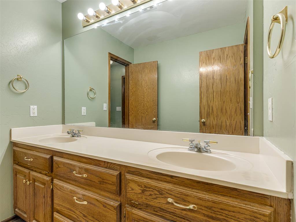 1197 South Choctaw Road, Choctaw, OK 73020