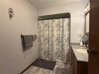 603 2nd Ave SE 2, LeMars, IA 51031