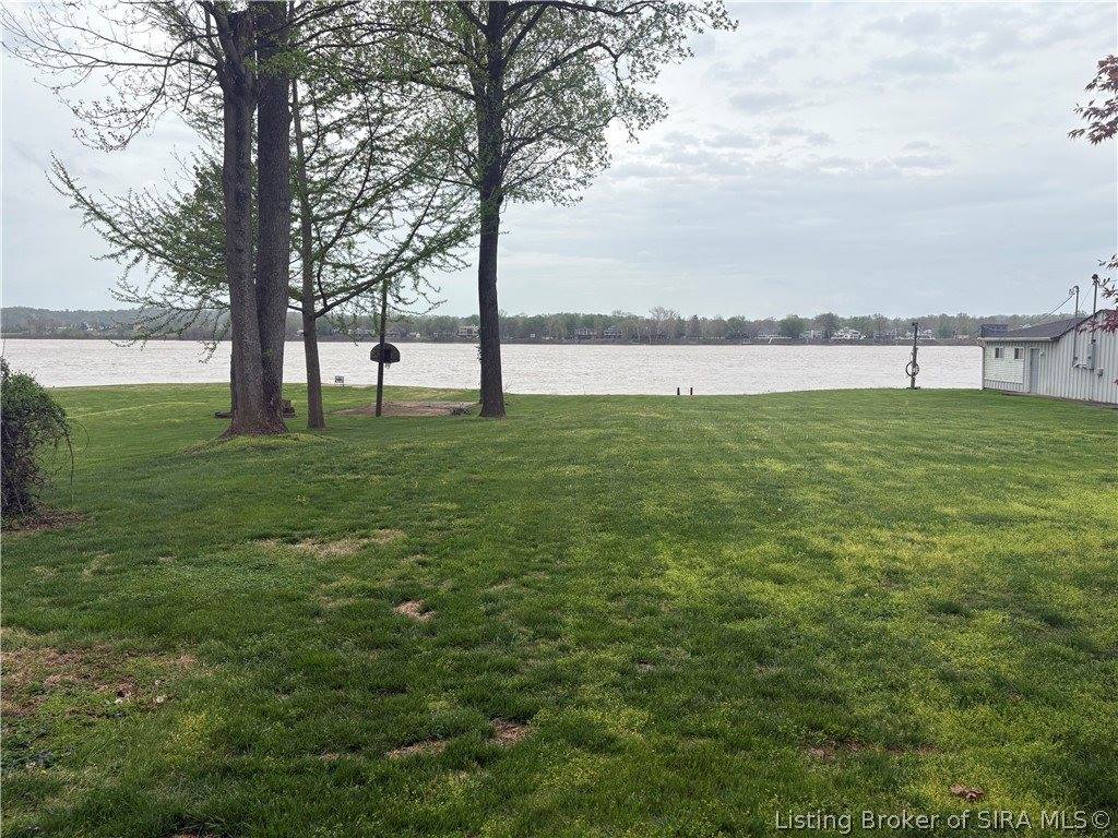 5820 Upper River Road, #B, Jeffersonville, IN 47130