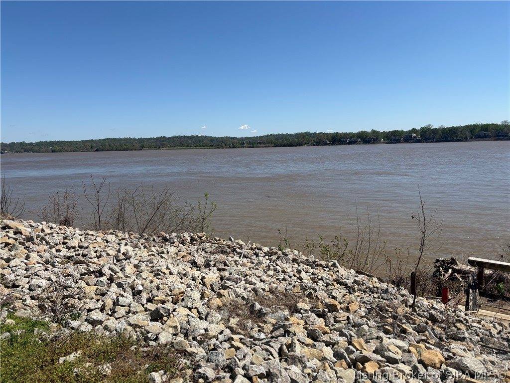 5820 Upper River Road, #B, Jeffersonville, IN 47130