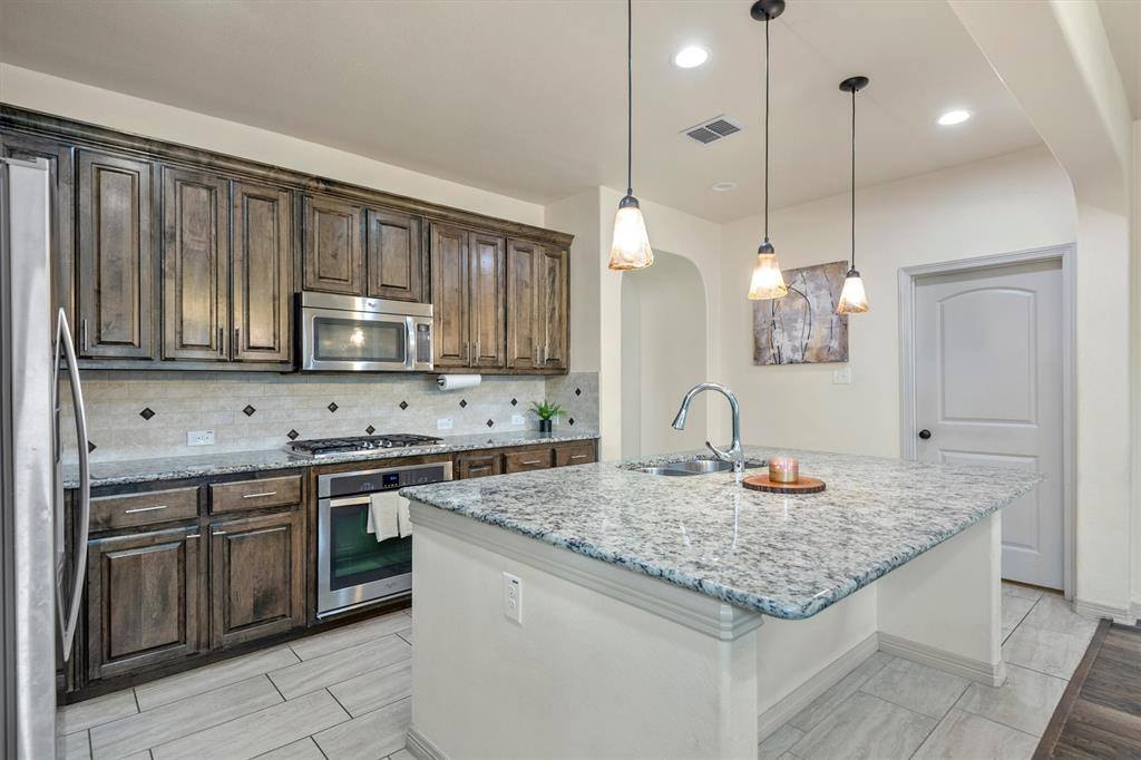 9257 Water Oak Drive, Arlington, TX 76002