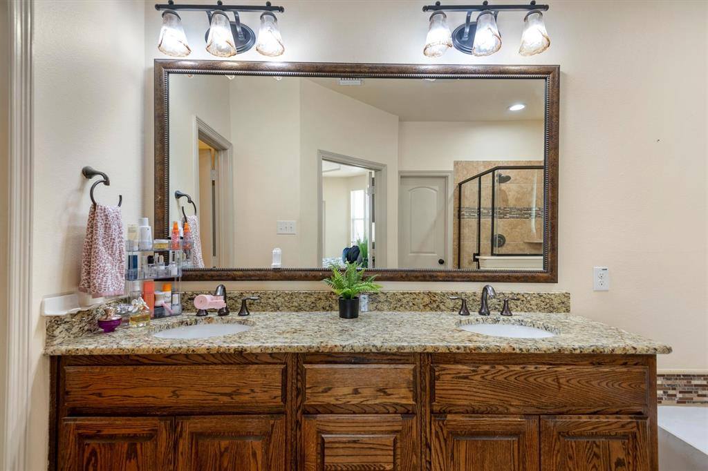 9257 Water Oak Drive, Arlington, TX 76002