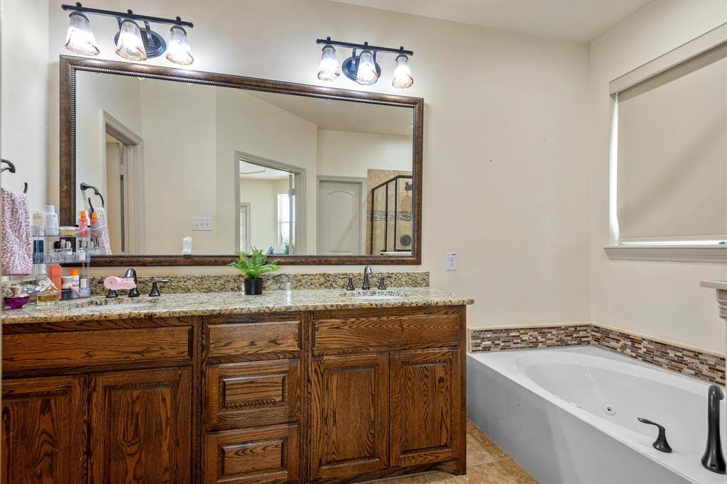 9257 Water Oak Drive, Arlington, TX 76002