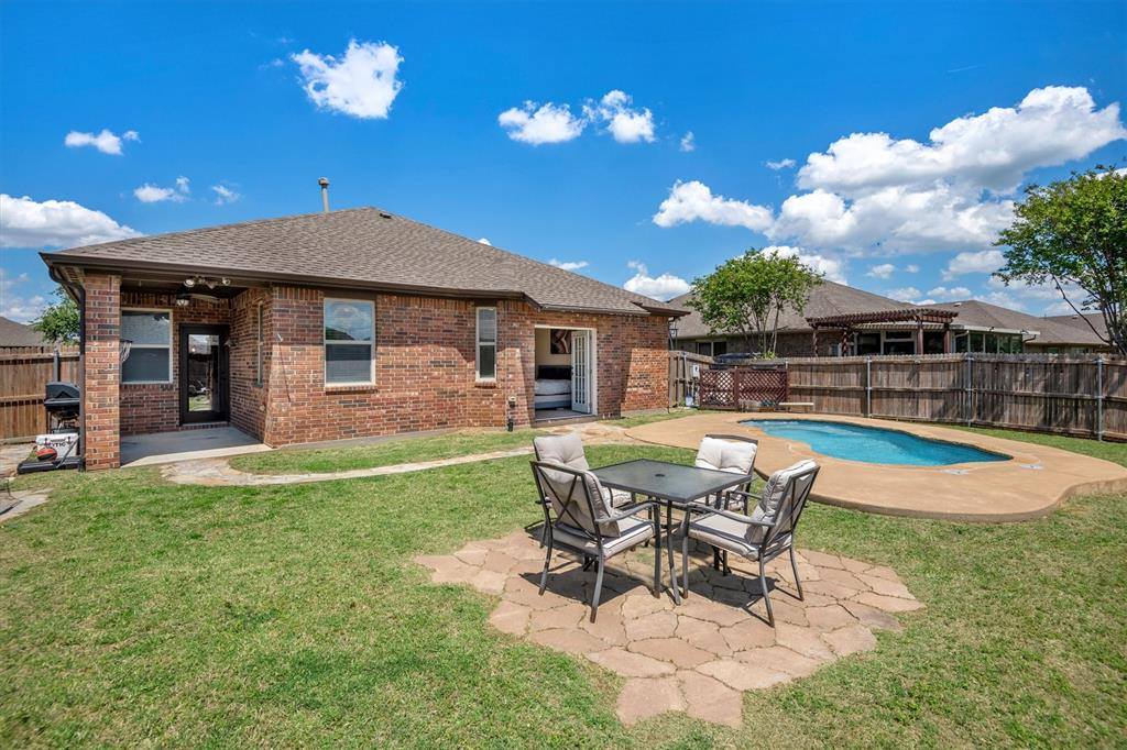 9257 Water Oak Drive, Arlington, TX 76002