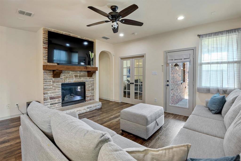 9257 Water Oak Drive, Arlington, TX 76002