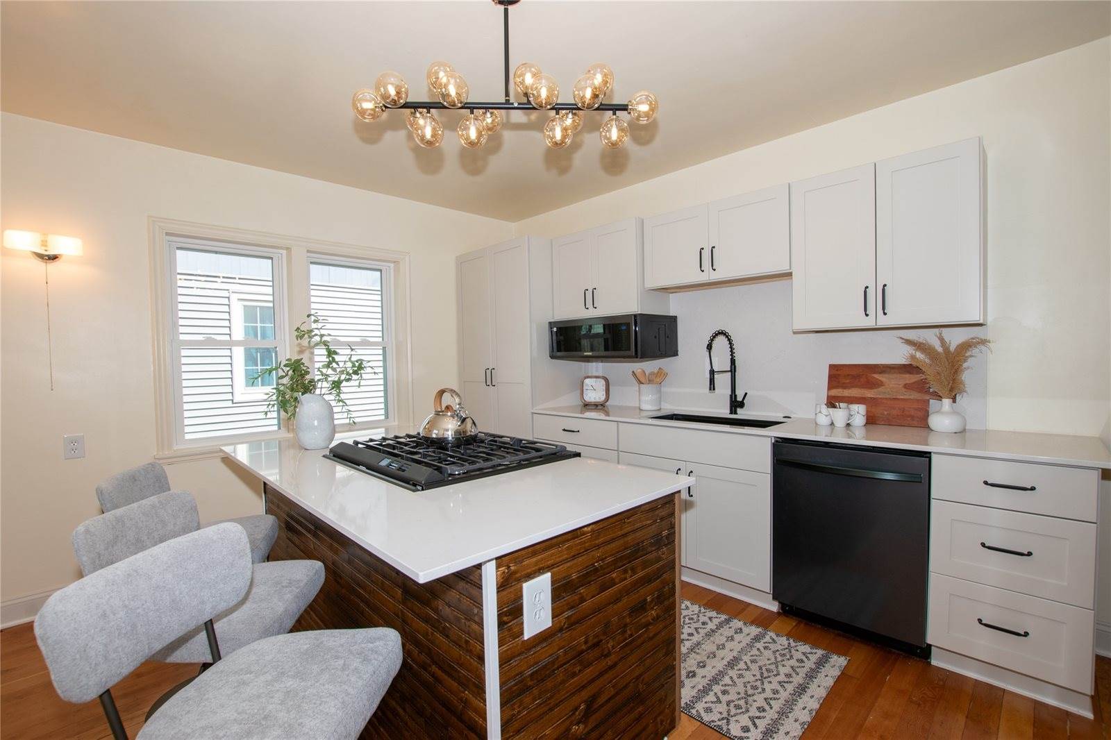 2014 39th Street, Des Moines, IA 50310