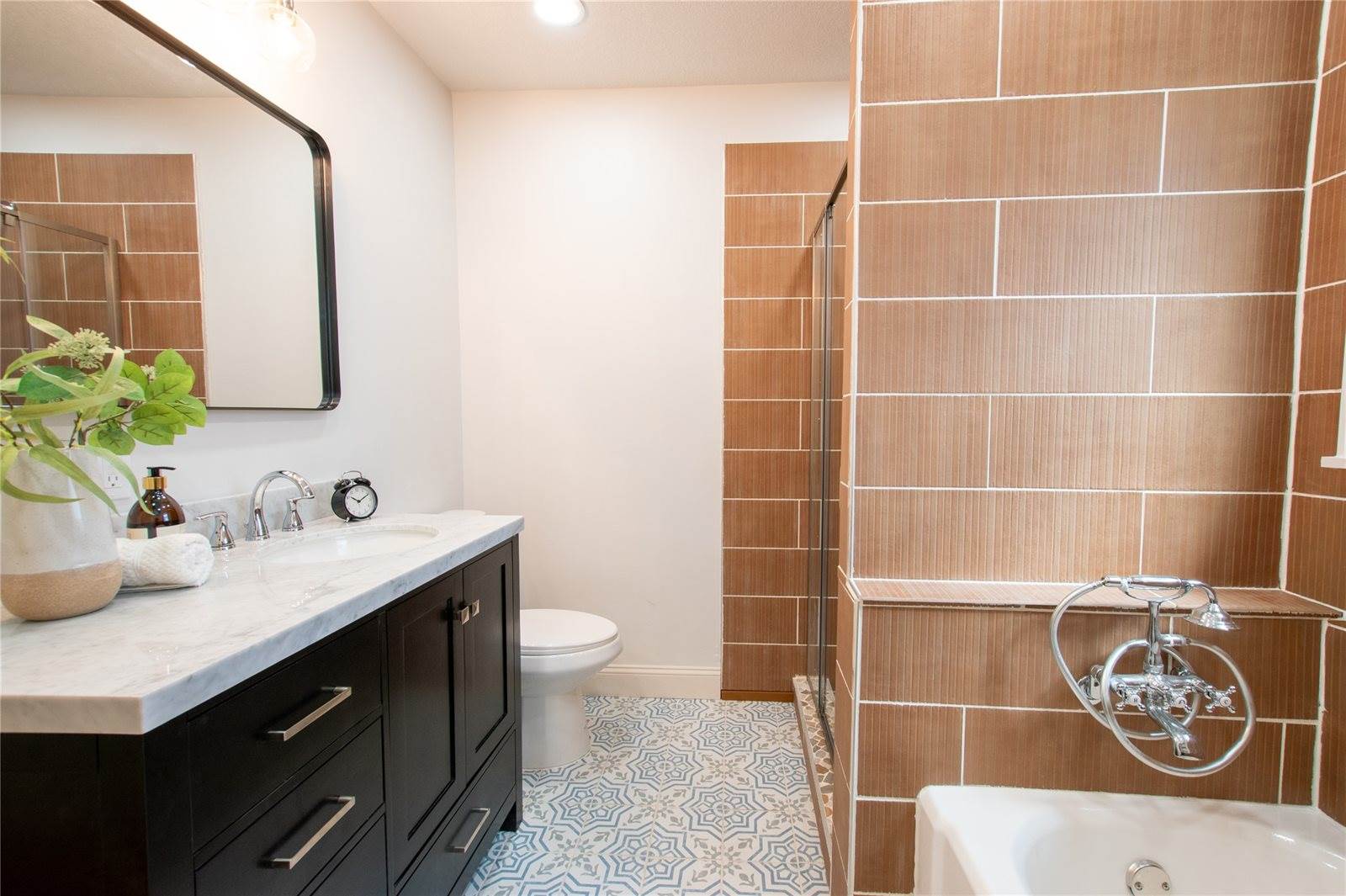 2014 39th Street, Des Moines, IA 50310