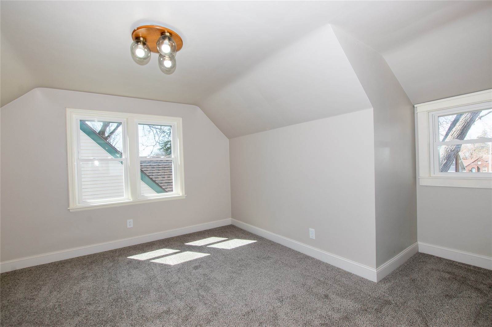 2014 39th Street, Des Moines, IA 50310