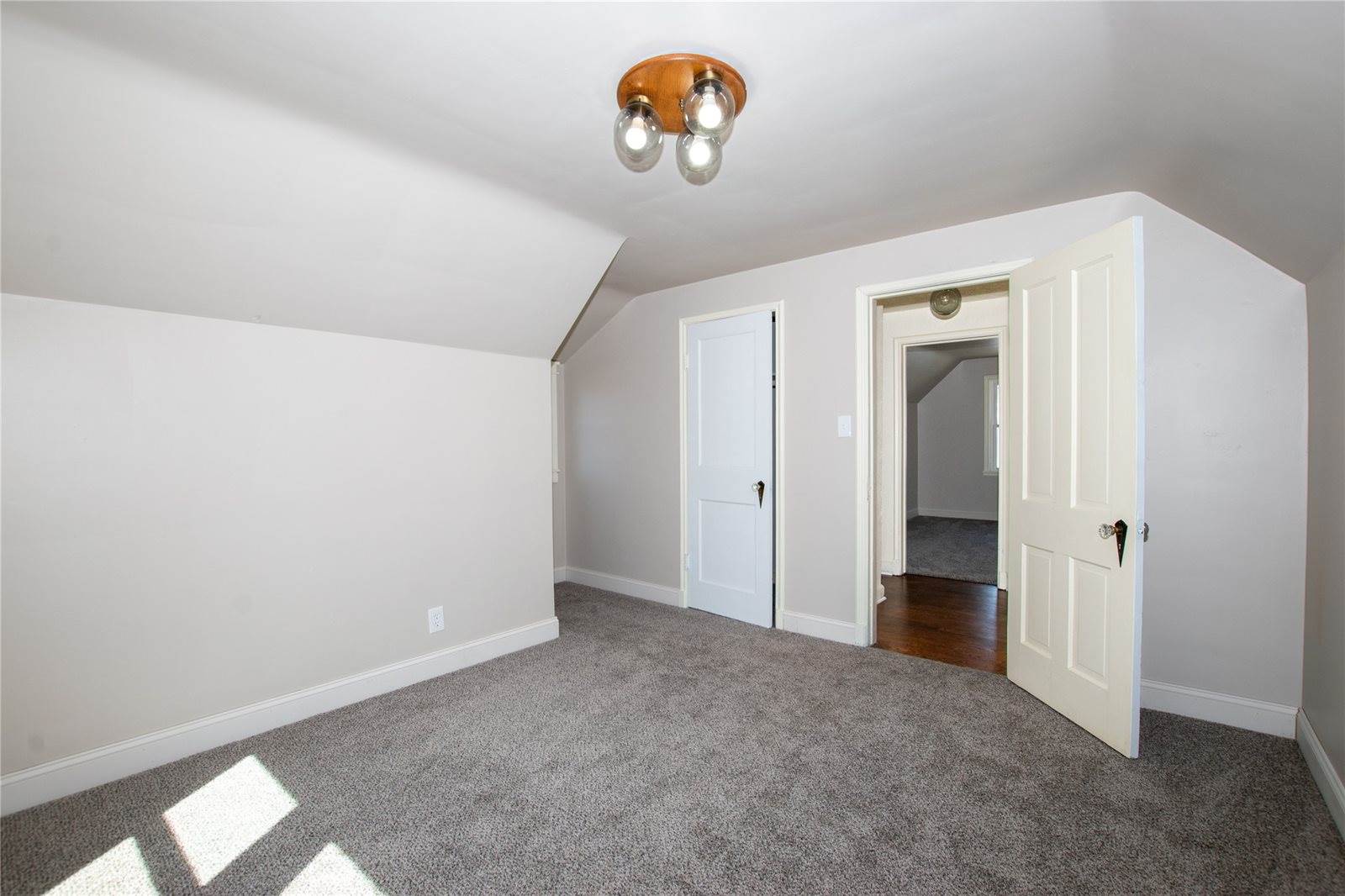 2014 39th Street, Des Moines, IA 50310