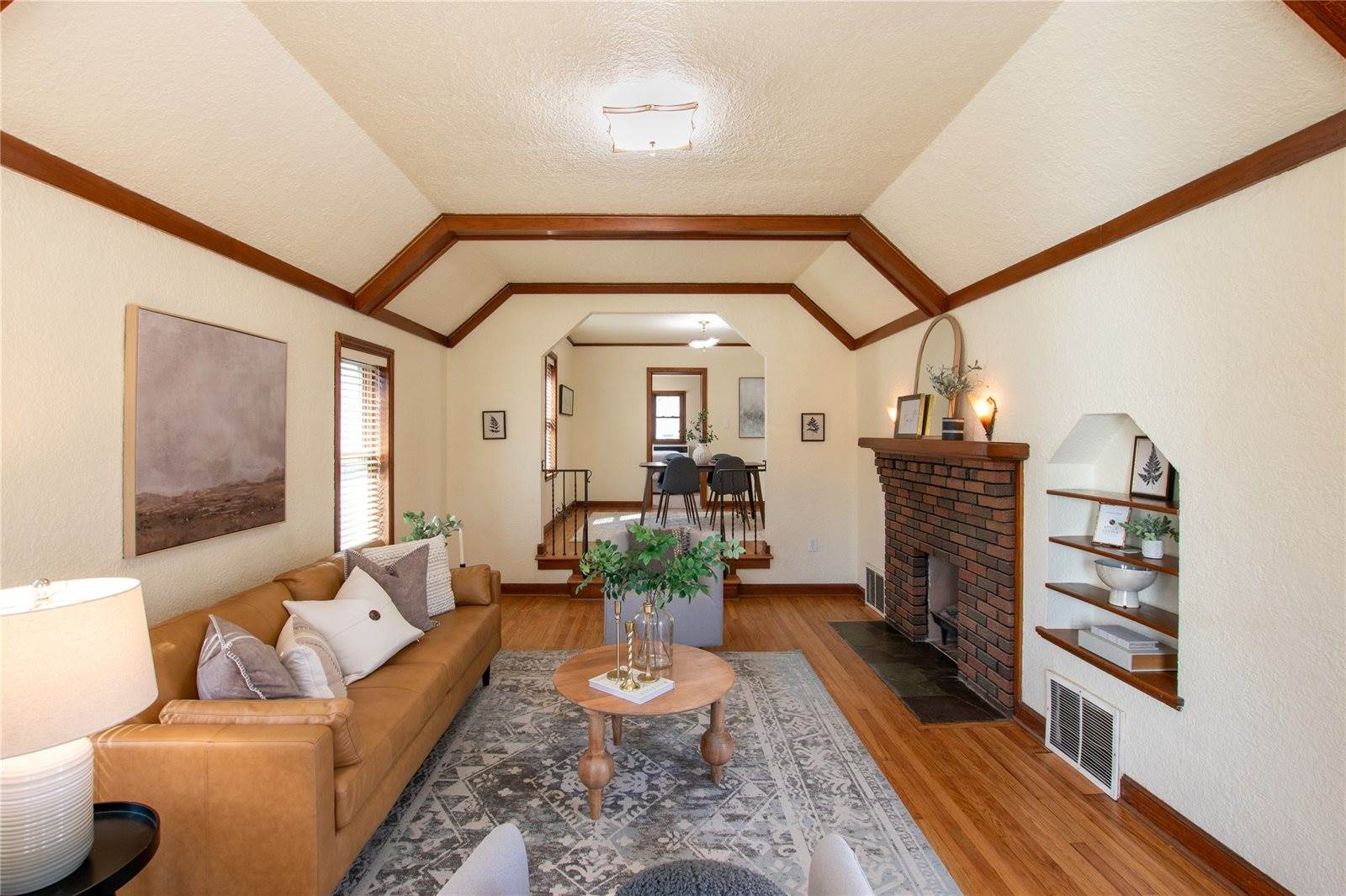 2014 39th Street, Des Moines, IA 50310