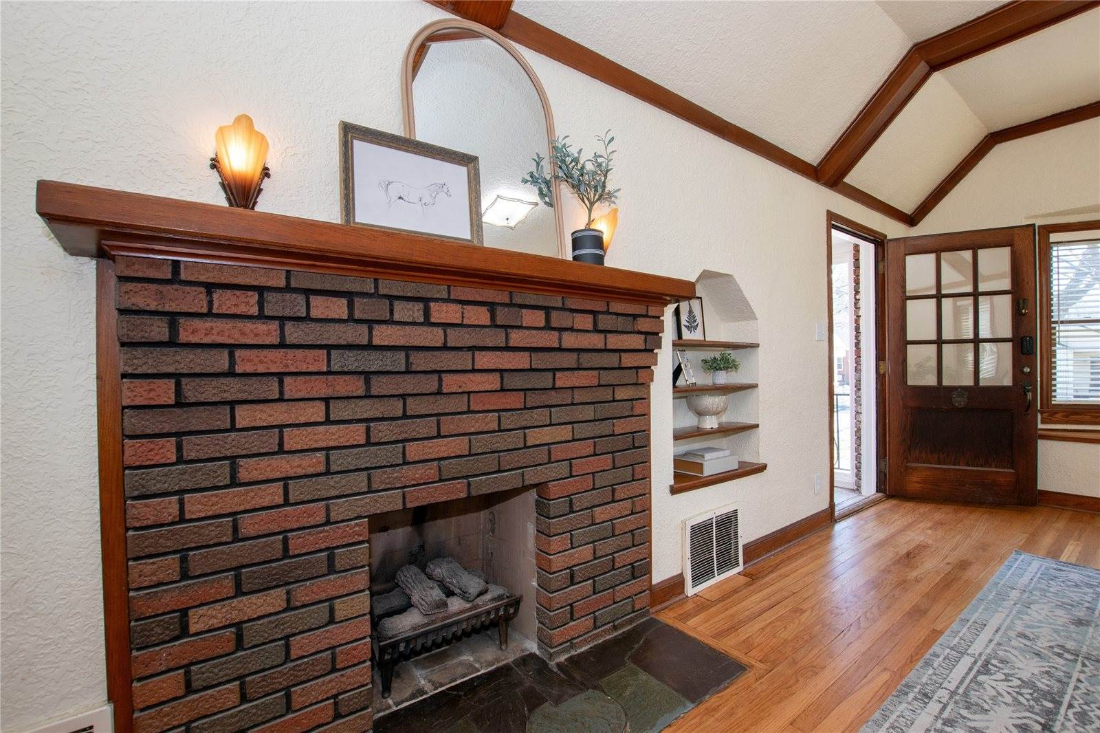 2014 39th Street, Des Moines, IA 50310