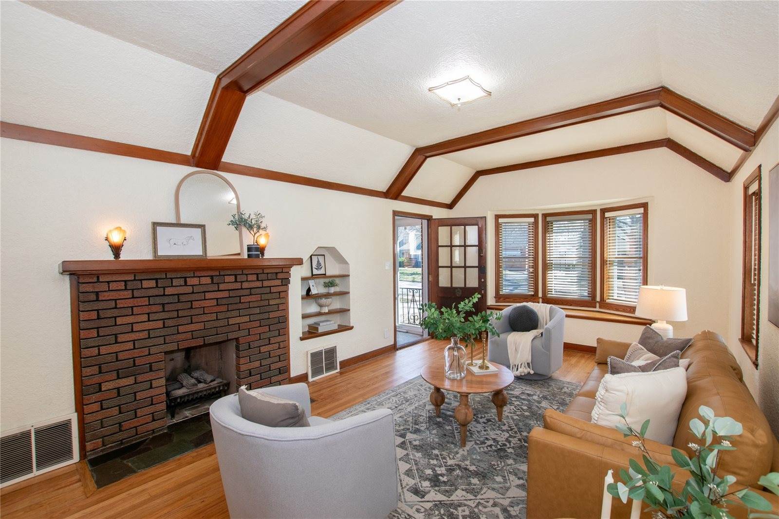 2014 39th Street, Des Moines, IA 50310