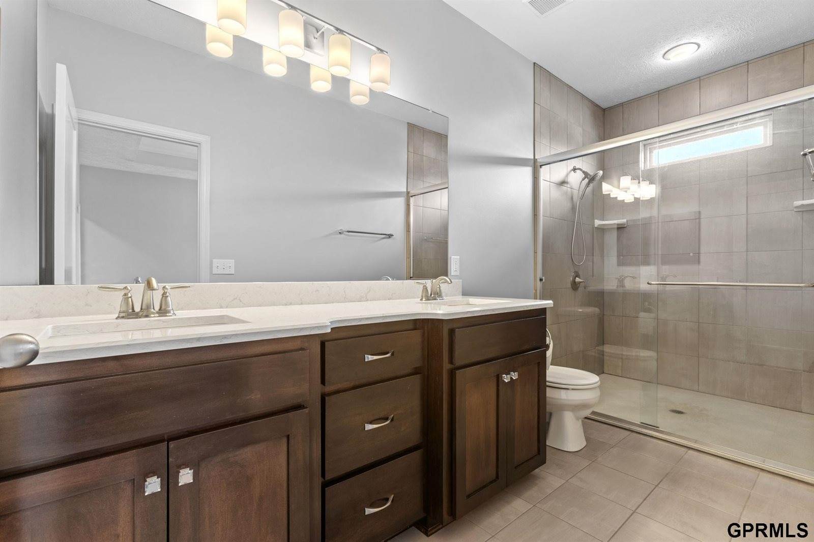 19809 Oak Street, Gretna, NE 68028