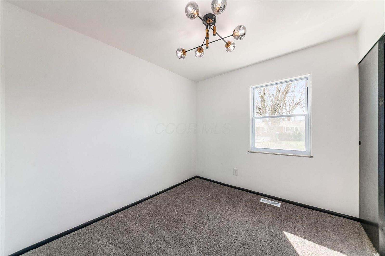 5548 Roche Drive, Columbus, OH 43229