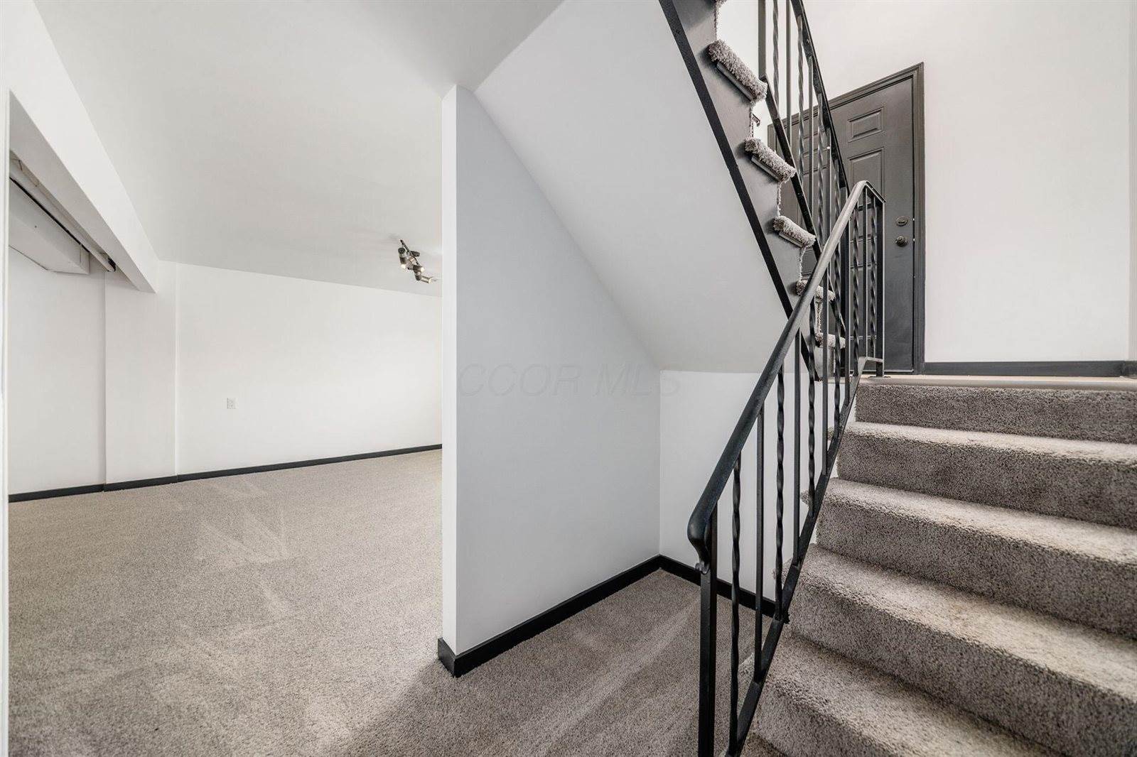 5548 Roche Drive, Columbus, OH 43229